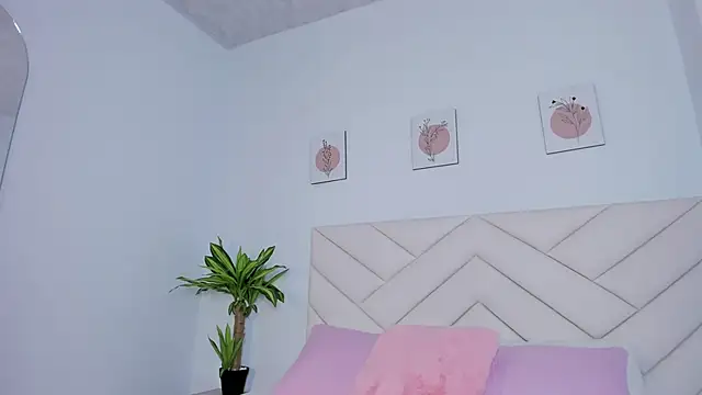 Snapshot of Brianna_bigboobs chatting on 12.29.24 Brianna bigboobs online show from 12.29.24