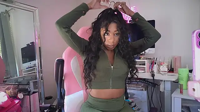 Snapshot of longislandprincess chatting on 09.18.25 longislandprincess online show from 09.18.25