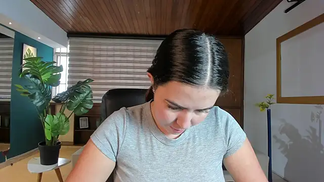 Lyssa Muller online show from 12.04.25