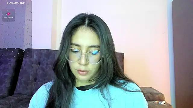 Snapshot of emmadiaz1 chatting on 12.05.24 emmadiaz1 online show from 12.05.24