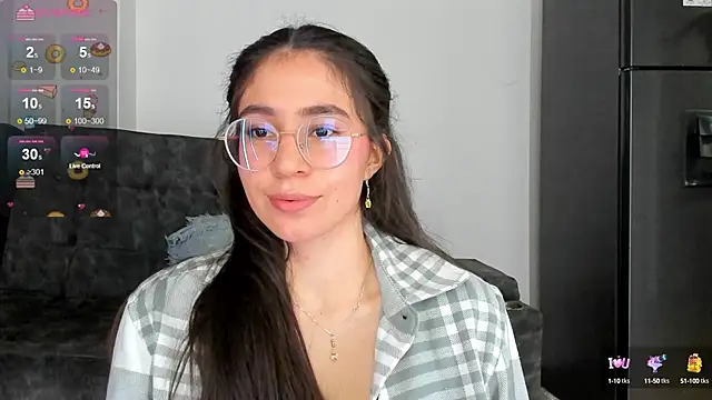 Snapshot of emmadiaz1 chatting on 12.31.24 emmadiaz1 online show from 12.31.24