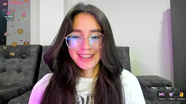 Snapshot of emmadiaz1 chatting on 02.28.25 emmadiaz1 online show from 02.28.25