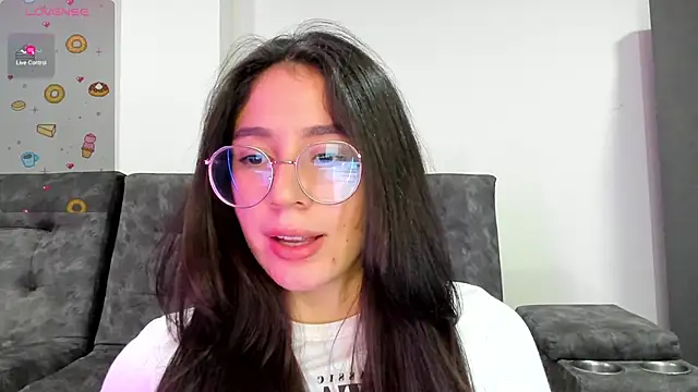 Snapshot of emmadiaz1 chatting on 03.22.25 emmadiaz1 online show from 03.22.25