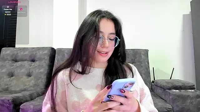 Snapshot of emmadiaz1 chatting on 09.26.25 emmadiaz1 online show from 09.26.25