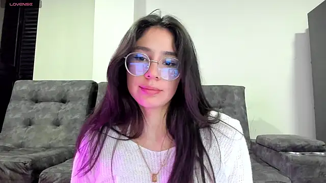 Snapshot of emmadiaz1 chatting on 10.06.25 emmadiaz1 online show from 10.06.25