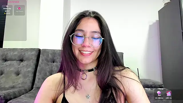 Snapshot of emmadiaz1 chatting on 12.01.25 emmadiaz1 online show from 12.01.25