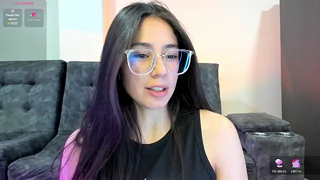 Snapshot of emmadiaz1 chatting on 03.30.26 emmadiaz1 online show from 03.30.26