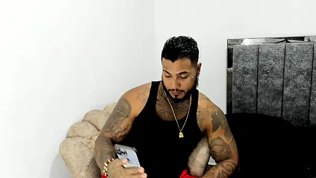 Snapshot of Exotic_tatto27121 chatting on 03.06.26 Exotic tatto27121 online show from 03.06.26