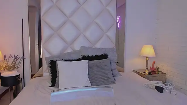 KimRoussee online show from 02.05.25