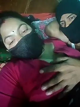 Snapshot of Lustyful_Couple chatting on 01.22.25 Lustyful Couple online show from 01.22.25