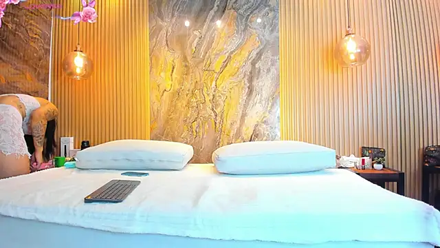 Snapshot of nathassa_grant chatting on 03.03.25 nathassa grant online show from 03.03.25