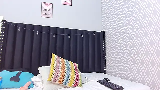 petitelittleebony online show from 02.12.25