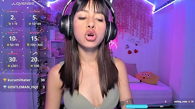 Snapshot of cat_kitty18_ chatting on 03.08.25 cat kitty18 online show from 03.08.25