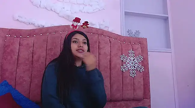 Snapshot of SarahStones chatting on 12.19.24 SarahStones online show from 12.19.24