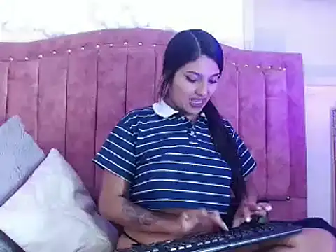 Snapshot of SarahStones chatting on 01.16.25 SarahStones online show from 01.16.25