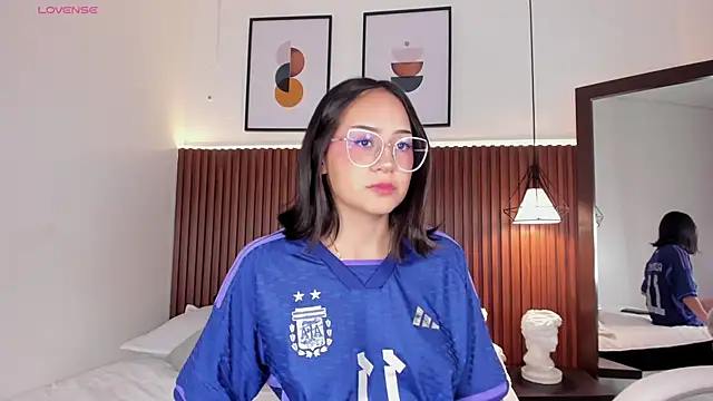 emma white 01 online show from 12.14.24