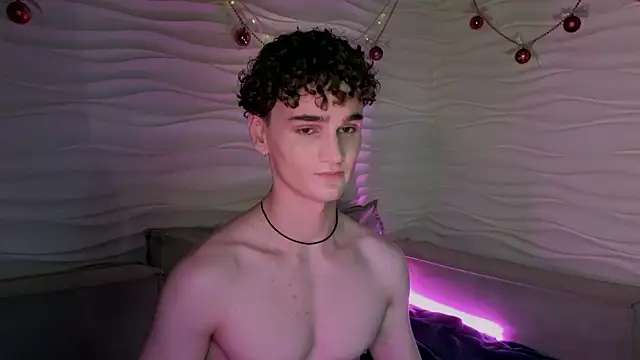 Snapshot of adam_21cm__ chatting on 12.27.24 adam 21cm online show from 12.27.24