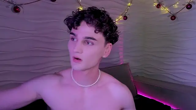 Snapshot of adam_21cm__ chatting on 01.12.25 adam 21cm online show from 01.12.25