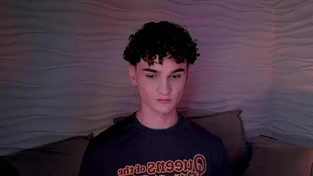 Snapshot of adam_21cm__ chatting on 03.12.25 adam 21cm online show from 03.12.25