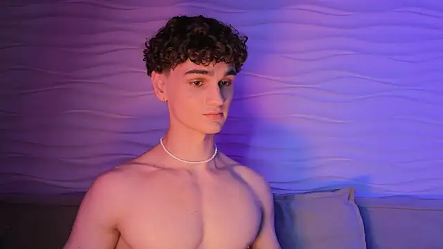 Snapshot of adam_21cm__ chatting on 10.04.25 adam 21cm online show from 10.04.25