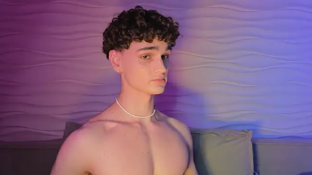 Snapshot of adam_21cm__ chatting on 10.05.25 adam 21cm online show from 10.05.25