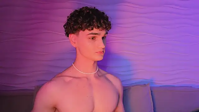 Snapshot of adam_21cm__ chatting on 10.07.25 adam 21cm online show from 10.07.25