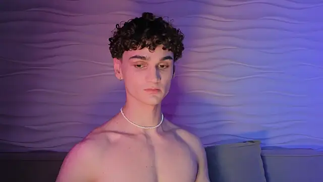 Snapshot of adam_21cm__ chatting on 10.08.25 adam 21cm online show from 10.08.25