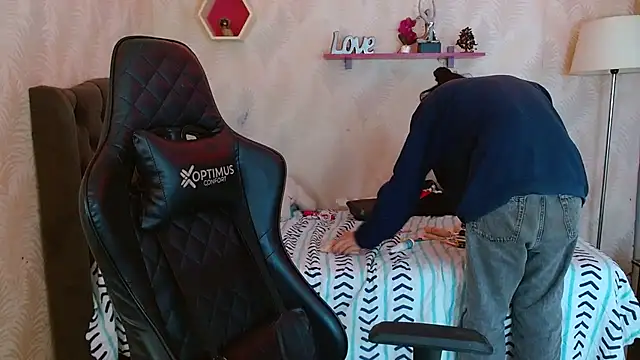 Snapshot of andy_bell_x chatting on 09.13.25 andy bell x online show from 09.13.25