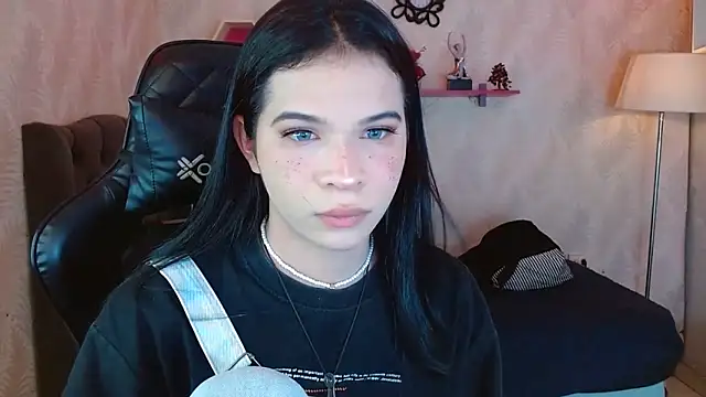 Snapshot of andy_bell_x chatting on 09.28.25 andy bell x online show from 09.28.25