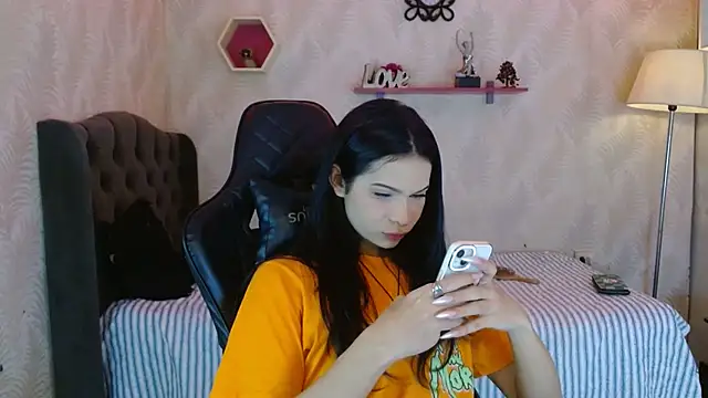 Snapshot of andy_bell_x chatting on 10.20.25 andy bell x online show from 10.20.25