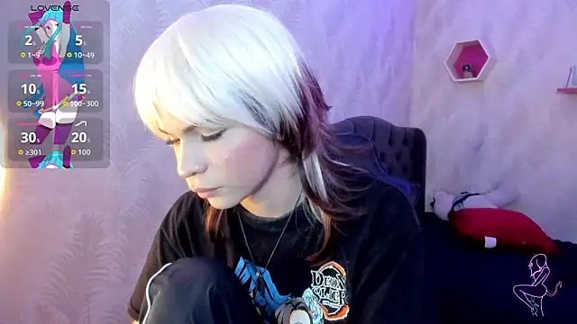 Snapshot of andy_bell_x chatting on 11.21.25 andy bell x online show from 11.21.25