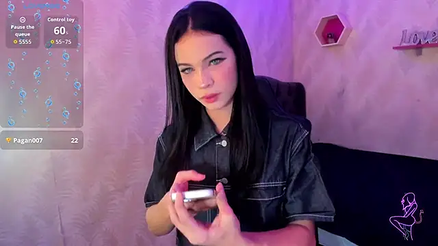 Snapshot of andy_bell_x chatting on 11.24.25 andy bell x online show from 11.24.25