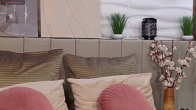 Snapshot of AvaLanne_ chatting on 02.10.25 AvaLanne online show from 02.10.25