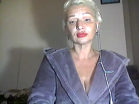 Snapshot of MaryJane441 chatting on 10.01.25 MaryJane441 online show from 10.01.25