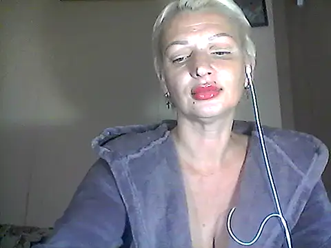 Snapshot of MaryJane441 chatting on 10.05.25 MaryJane441 online show from 10.05.25