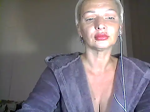 Snapshot of MaryJane441 chatting on 10.06.25 MaryJane441 online show from 10.06.25