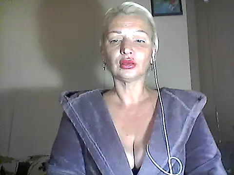 Snapshot of MaryJane441 chatting on 10.07.25 MaryJane441 online show from 10.07.25