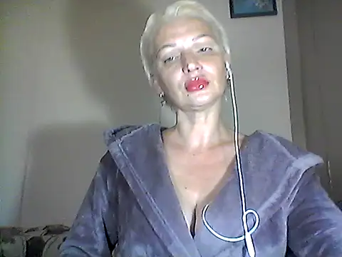 Snapshot of MaryJane441 chatting on 10.09.25 MaryJane441 online show from 10.09.25