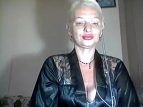 Snapshot of MaryJane441 chatting on 10.11.25 MaryJane441 online show from 10.11.25