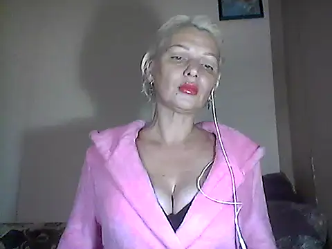 Snapshot of MaryJane441 chatting on 10.20.25 MaryJane441 online show from 10.20.25