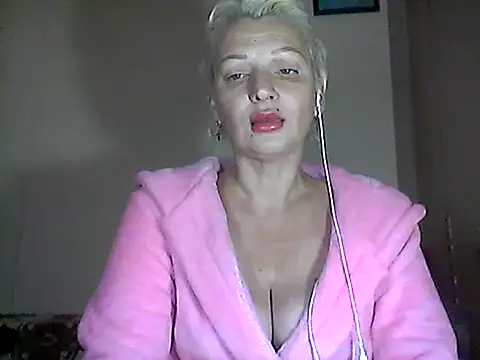 Snapshot of MaryJane441 chatting on 10.21.25 MaryJane441 online show from 10.21.25