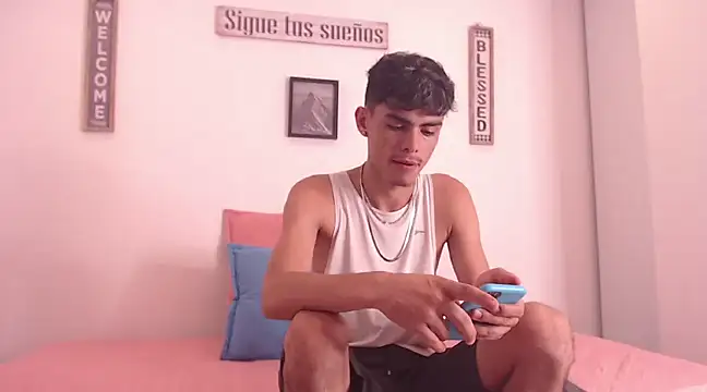 Snapshot of harrytomson_1 chatting on 12.05.24 harrytomson 1 online show from 12.05.24