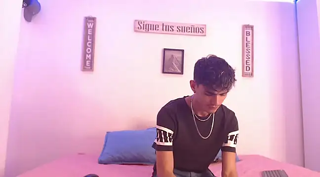 Snapshot of harrytomson_1 chatting on 12.11.24 harrytomson 1 online show from 12.11.24