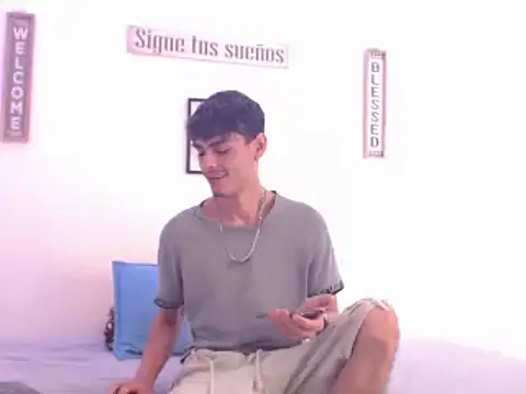 Snapshot of harrytomson_1 chatting on 12.29.24 harrytomson 1 online show from 12.29.24