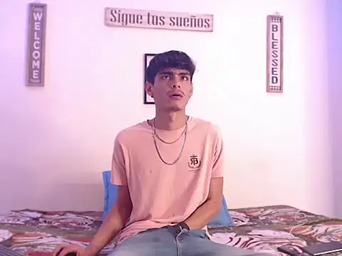 Snapshot of harrytomson_1 chatting on 01.18.25 harrytomson 1 online show from 01.18.25