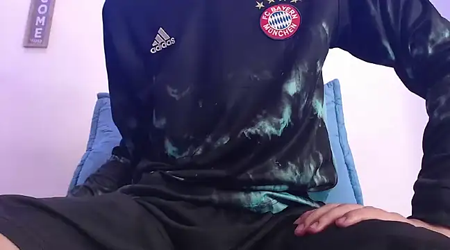 Snapshot of harrytomson_1 chatting on 02.13.25 harrytomson 1 online show from 02.13.25