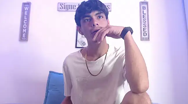 Snapshot of harrytomson_1 chatting on 02.18.25 harrytomson 1 online show from 02.18.25