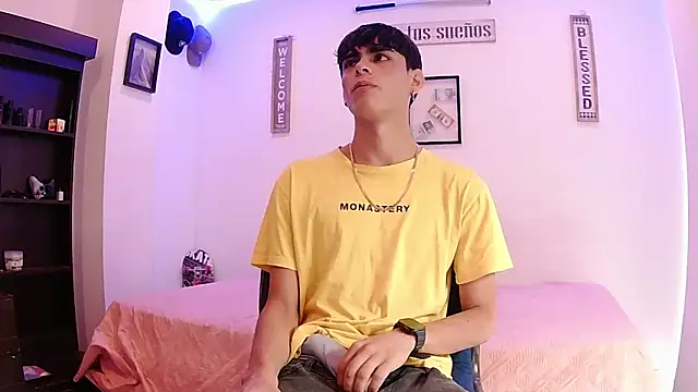 Snapshot of harrytomson_1 chatting on 09.18.25 harrytomson 1 online show from 09.18.25