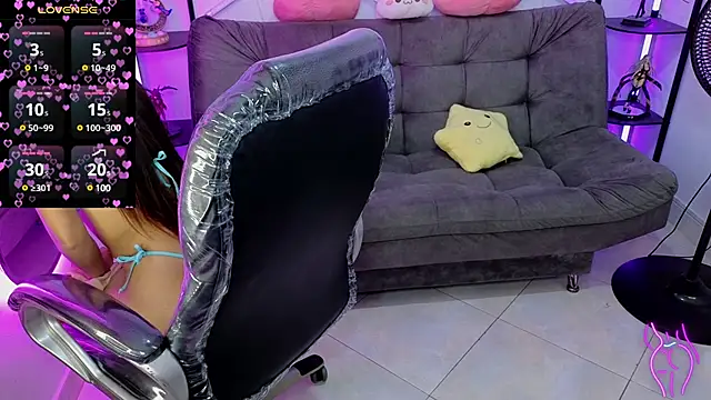 littlevixen18 online show from 02.26.25