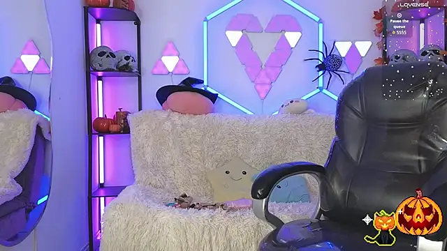 littlevixen18 online show from 10.16.25